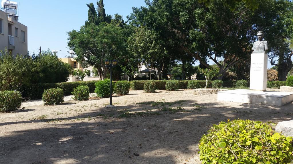 Faneromeni Court Apartment Paphos Bagian luar foto