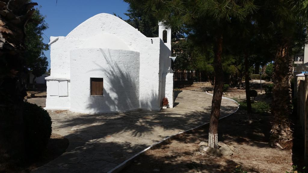 Faneromeni Court Apartment Paphos Bagian luar foto