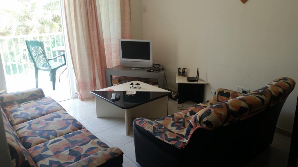 Faneromeni Court Apartment Paphos Bagian luar foto