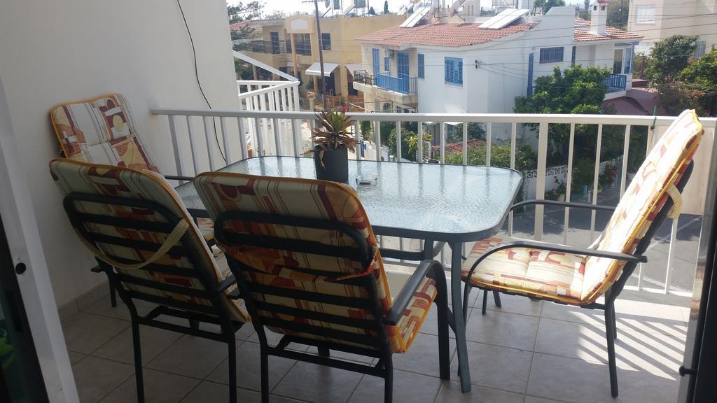 Faneromeni Court Apartment Paphos Bagian luar foto
