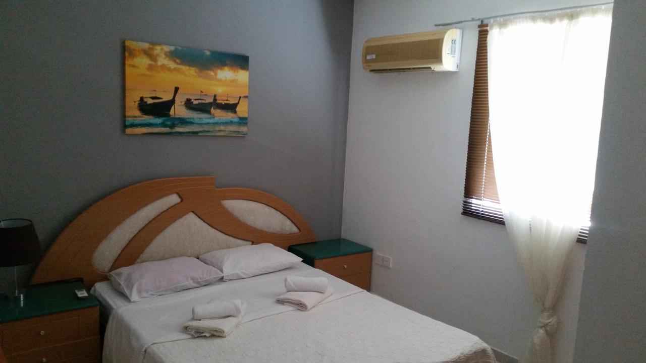 Faneromeni Court Apartment Paphos Bagian luar foto