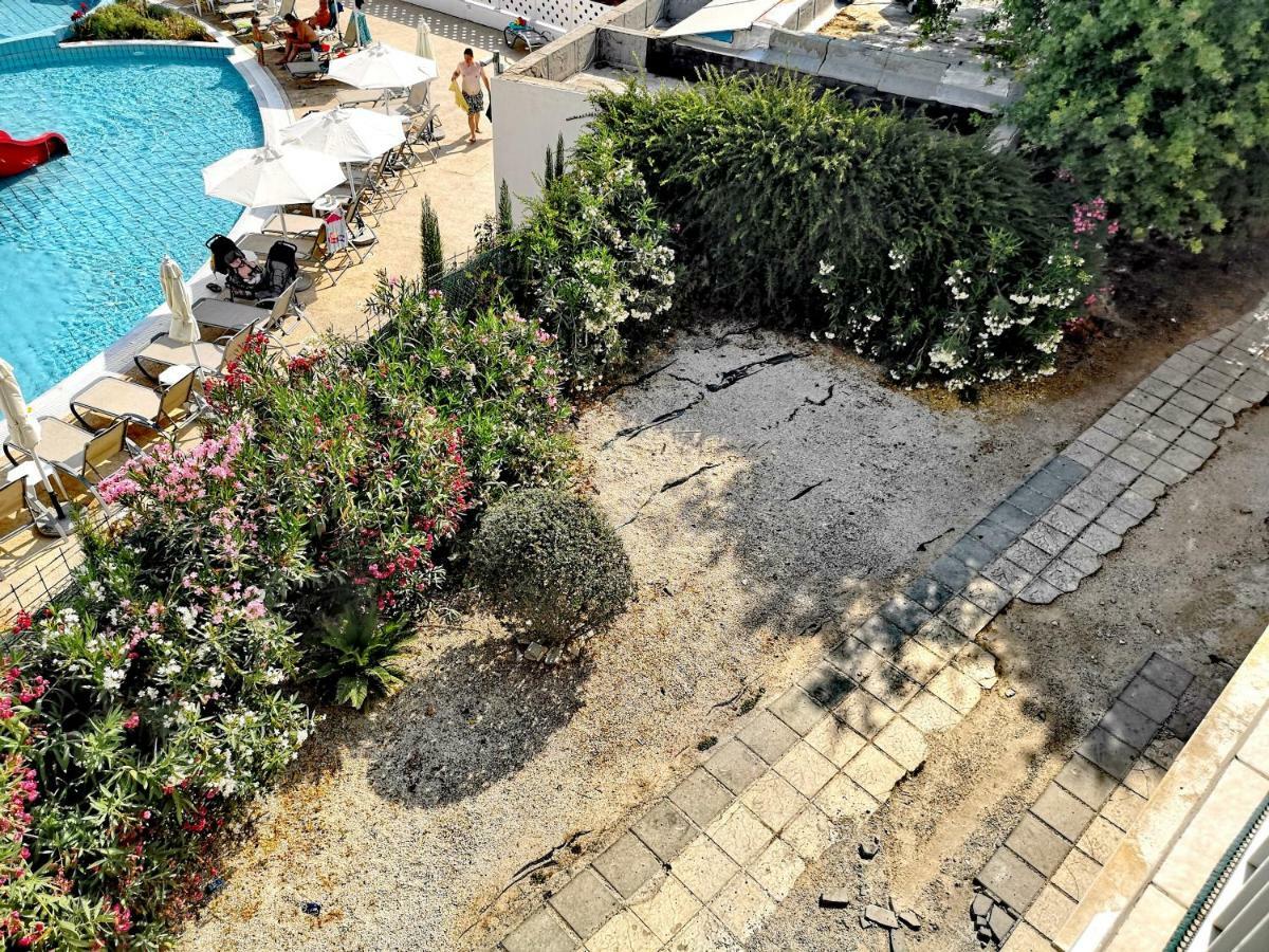 Faneromeni Court Apartment Paphos Bagian luar foto