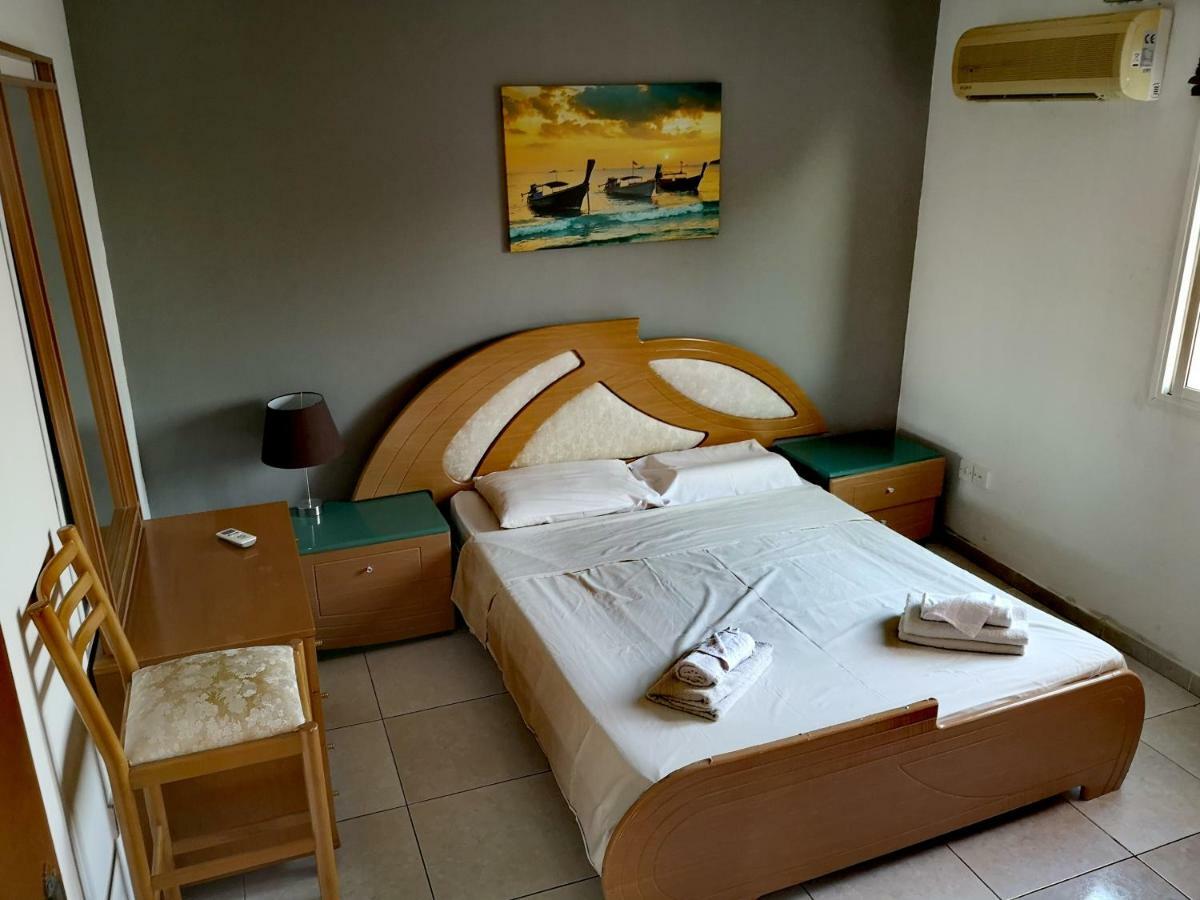 Faneromeni Court Apartment Paphos Bagian luar foto