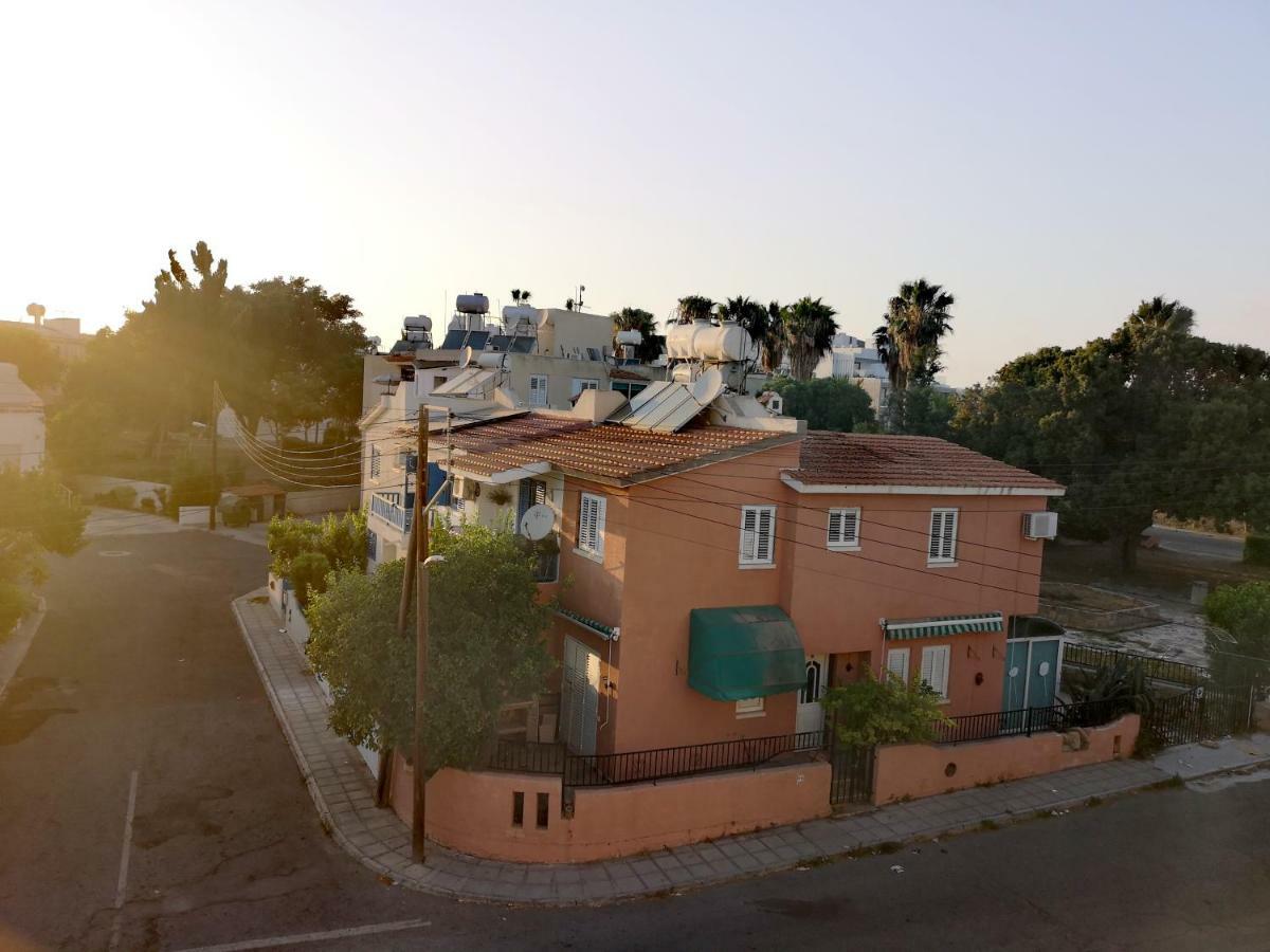 Faneromeni Court Apartment Paphos Bagian luar foto