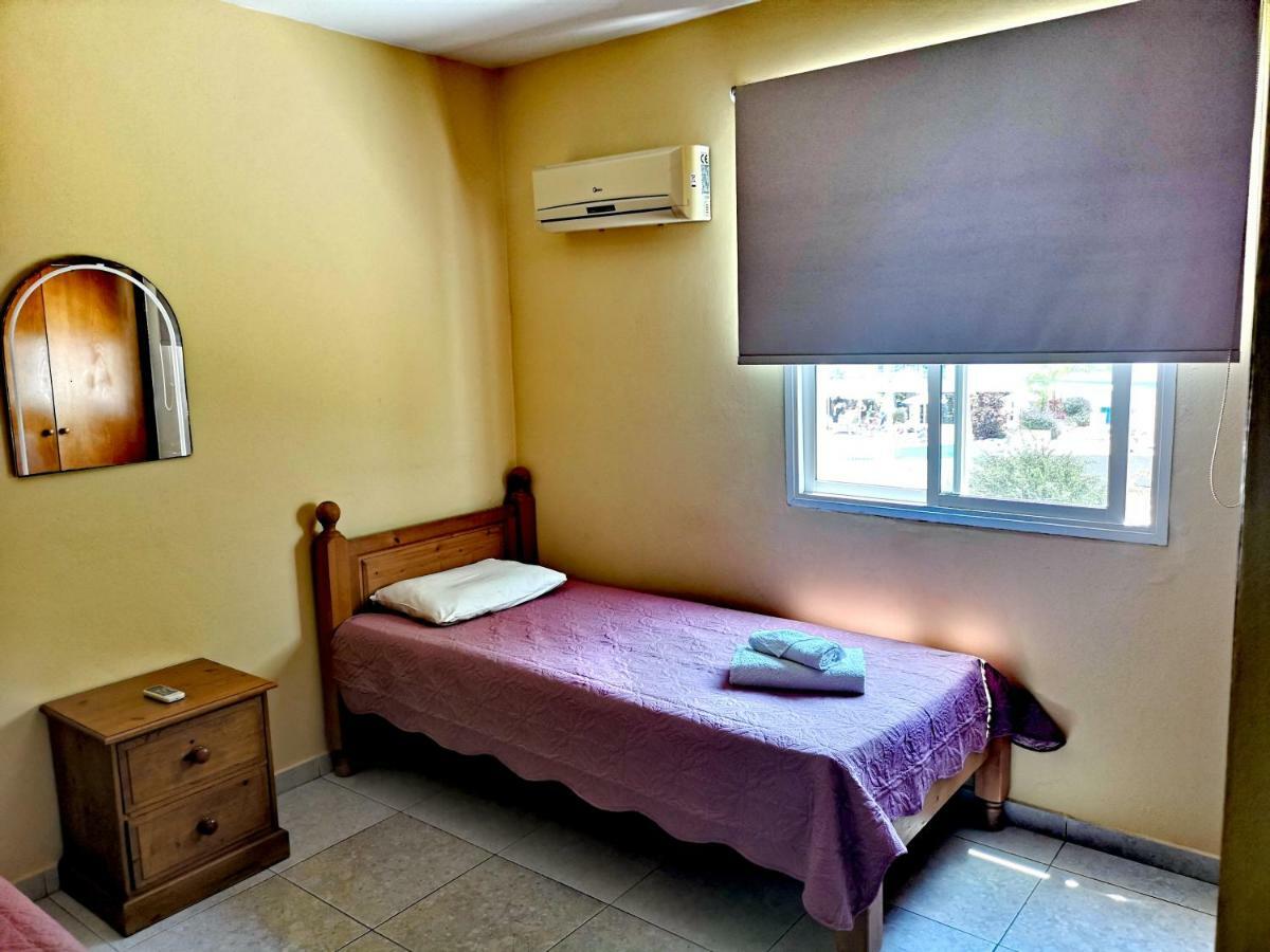 Faneromeni Court Apartment Paphos Bagian luar foto
