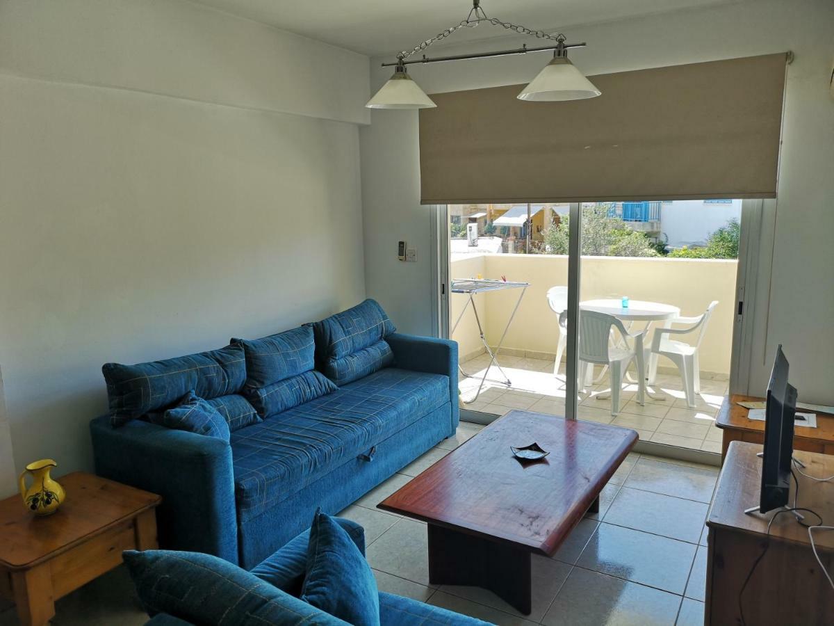 Faneromeni Court Apartment Paphos Bagian luar foto