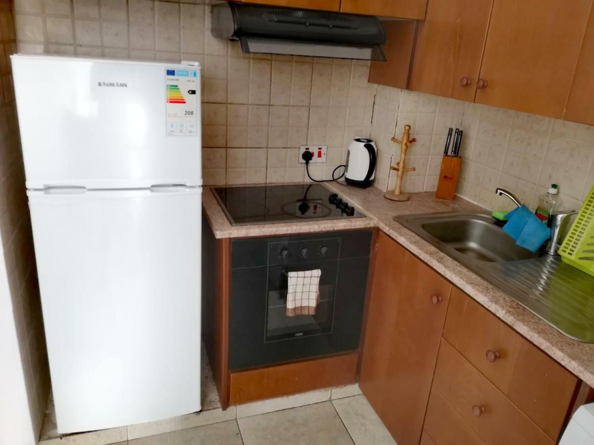 Faneromeni Court Apartment Paphos Bagian luar foto