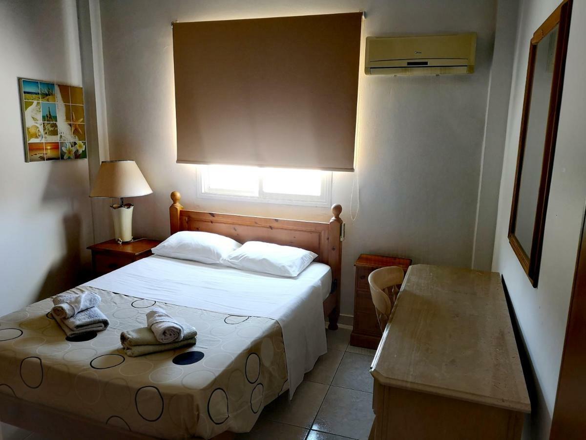 Faneromeni Court Apartment Paphos Bagian luar foto