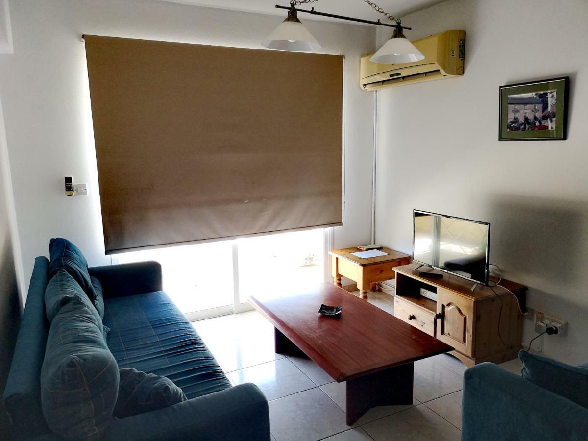 Faneromeni Court Apartment Paphos Bagian luar foto