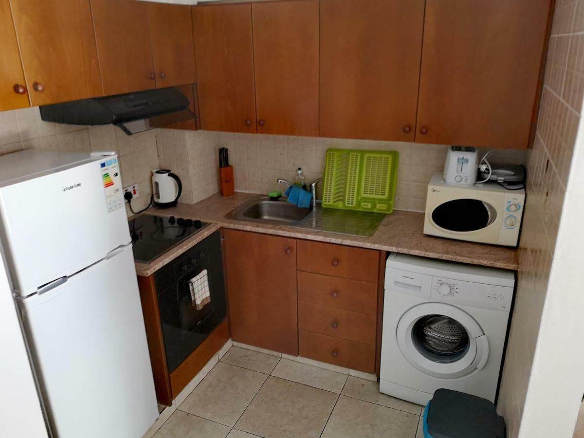 Faneromeni Court Apartment Paphos Bagian luar foto