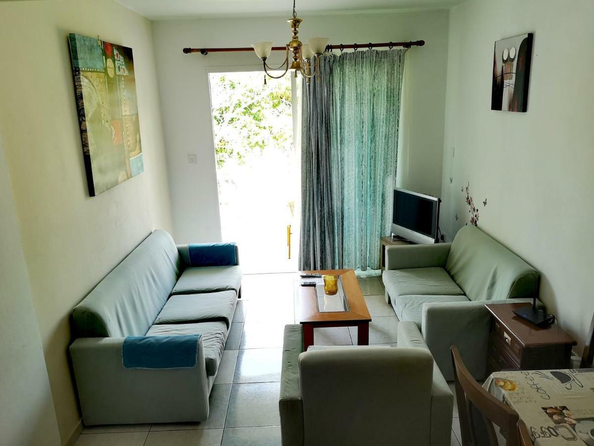 Faneromeni Court Apartment Paphos Bagian luar foto