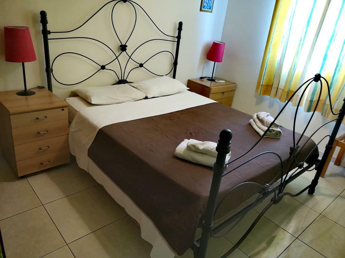 Faneromeni Court Apartment Paphos Bagian luar foto