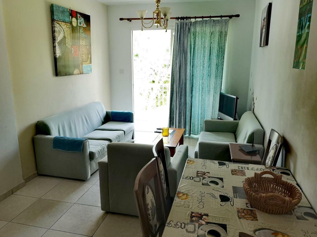 Faneromeni Court Apartment Paphos Bagian luar foto